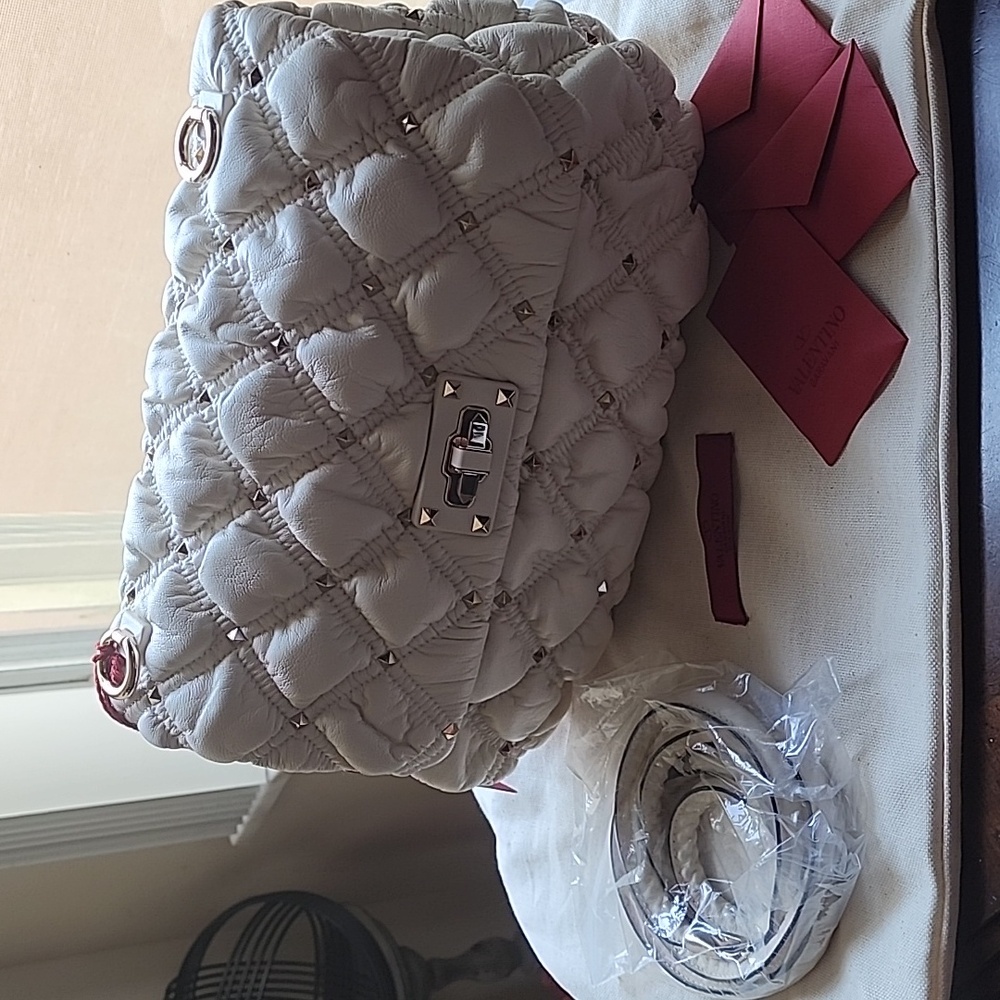 Valentino Garavani Ivory Spikeme Shoulder Bag - Picture 8 of 10